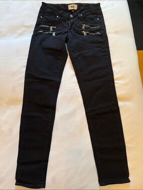 PAIGE Black Skinny Zip-Accent Jeans